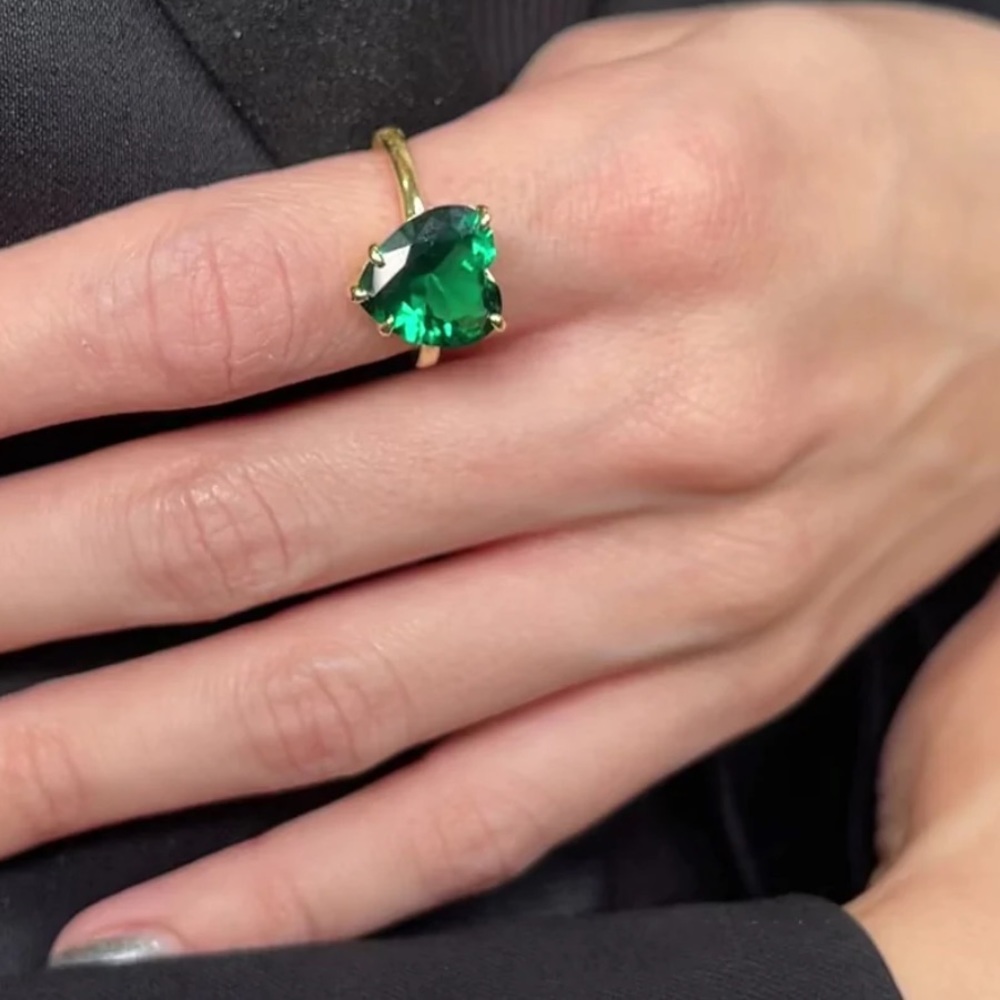 Brand new Melinda Maria The Allison Emerald Heart Ring